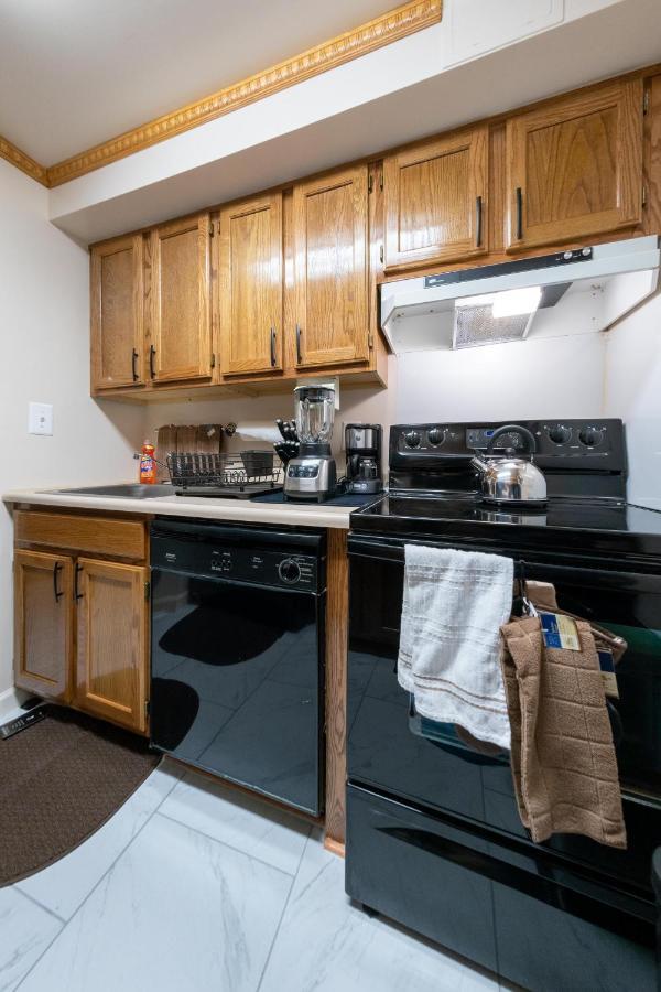 Apartamento Two Bedrooms Manage And Supervise By Host Endless Features Amenities Dishwasher Washer Dryer Wifi Internet Services By Verizon Fios 960 Upload 960 Download Bi Monthly Free Housekeeping Services Huge 10000 Square Footage *