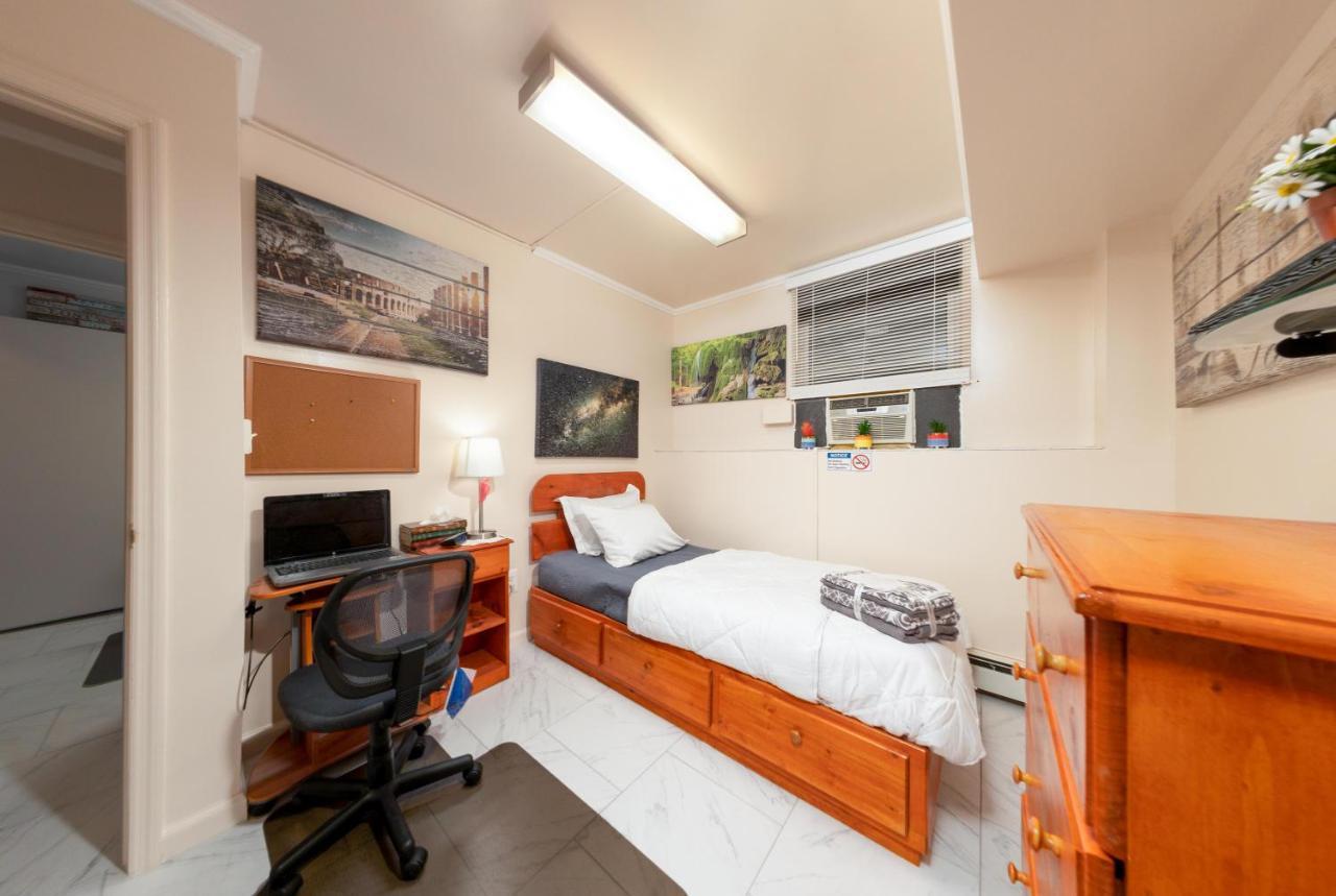 Two Bedrooms Manage And Supervise By Host Endless Features Amenities Dishwasher Washer Dryer Wifi Internet Services By Verizon Fios 960 Upload 960 Download Bi Monthly Free Housekeeping Services Huge 10000 Square Footage Apartamento *