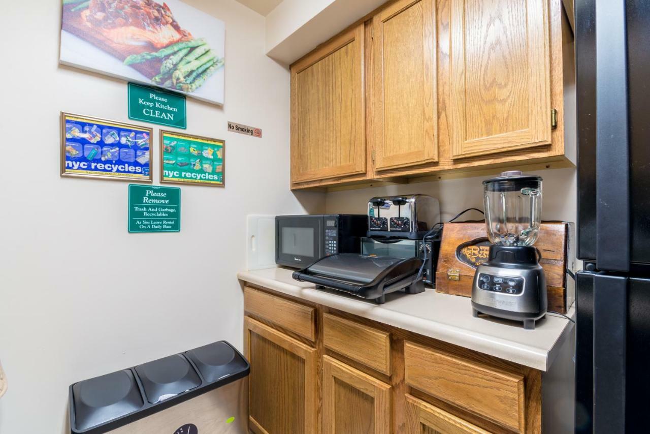 Two Bedrooms Manage And Supervise By Host Endless Features Amenities Dishwasher Washer Dryer Wifi Internet Services By Verizon Fios 960 Upload 960 Download Bi Monthly Free Housekeeping Services Huge 10000 Square Footage Nueva York