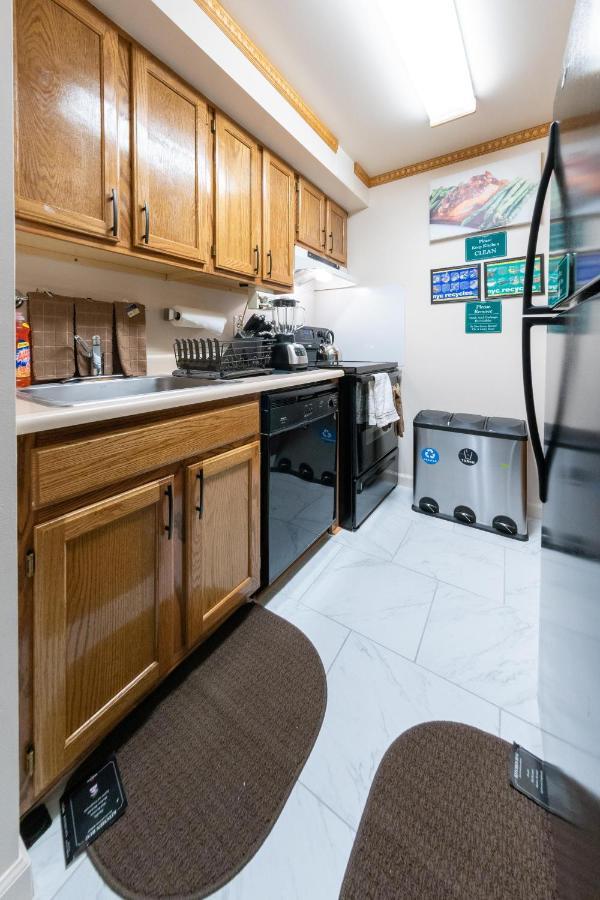 Two Bedrooms Manage And Supervise By Host Endless Features Amenities Dishwasher Washer Dryer Wifi Internet Services By Verizon Fios 960 Upload 960 Download Bi Monthly Free Housekeeping Services Huge 10000 Square Footage Apartamento